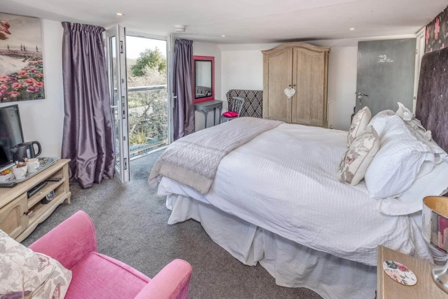 Houseboat Harbourside View