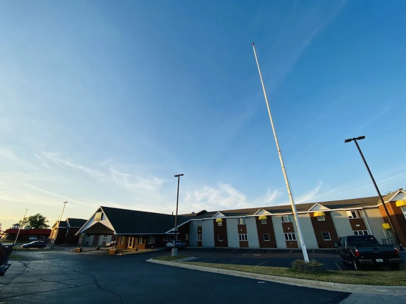 Fleetwood Inn & Suites