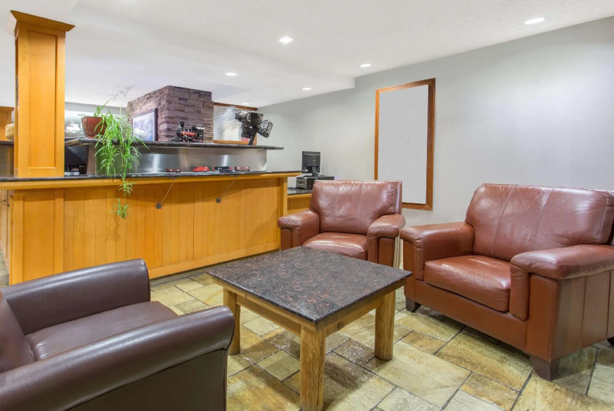 Canmore Inn & Suites