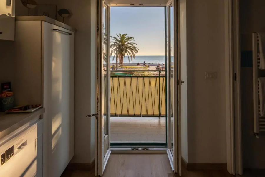 ALTIDO Great Flat with Balcony & Sea View near Beach