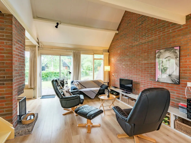 Cosy Holiday Home in Lauwersoog by the Lake