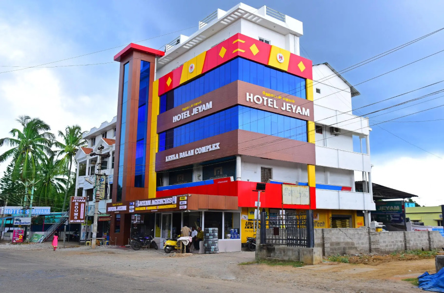 OYO 16388 Hotel Jeyam