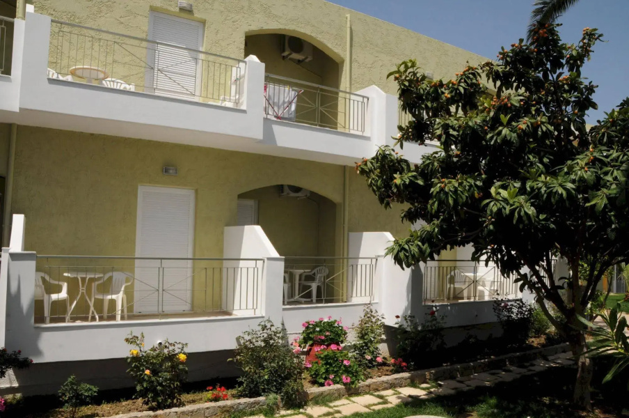 Manolis Apartments