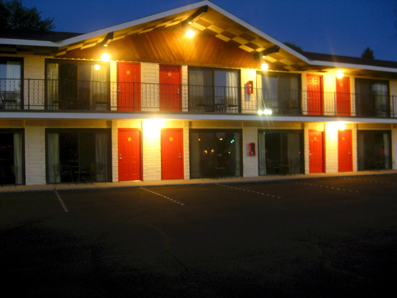 All Star Inn & Suites