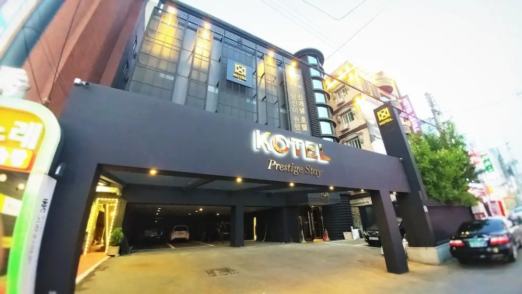 Kotel Indeogwon Station