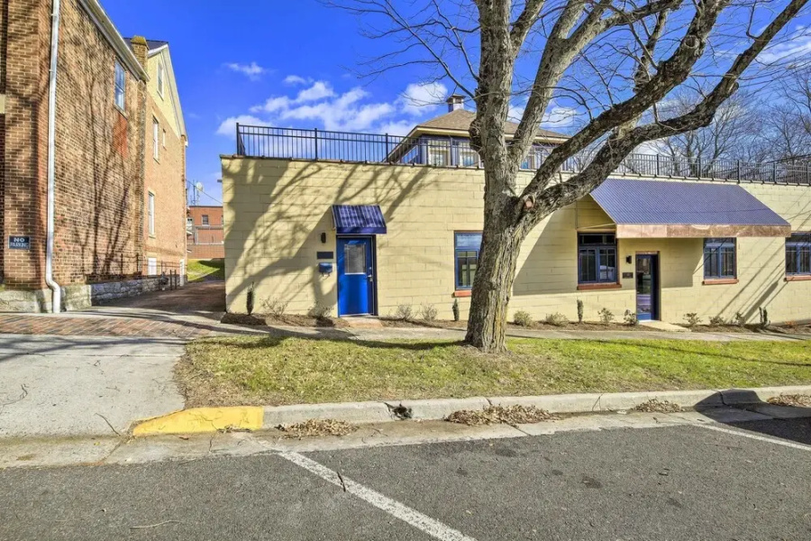 Sleek Wytheville Apartment Near Food + Drink!