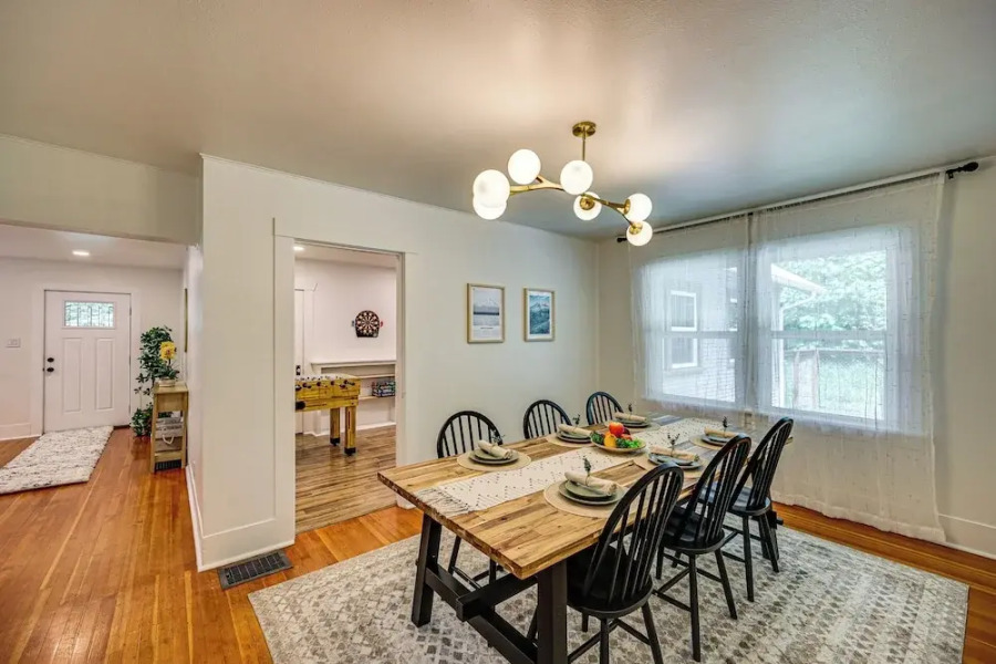 7 Mi to Mt Rainier NP: Home w/ Private Hot Tub!