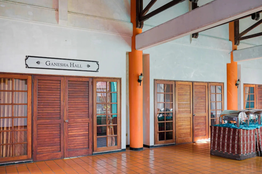 Royal Hotel and Villa Trawas