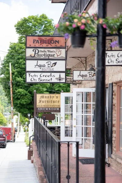 Cardinal at Main and Pine