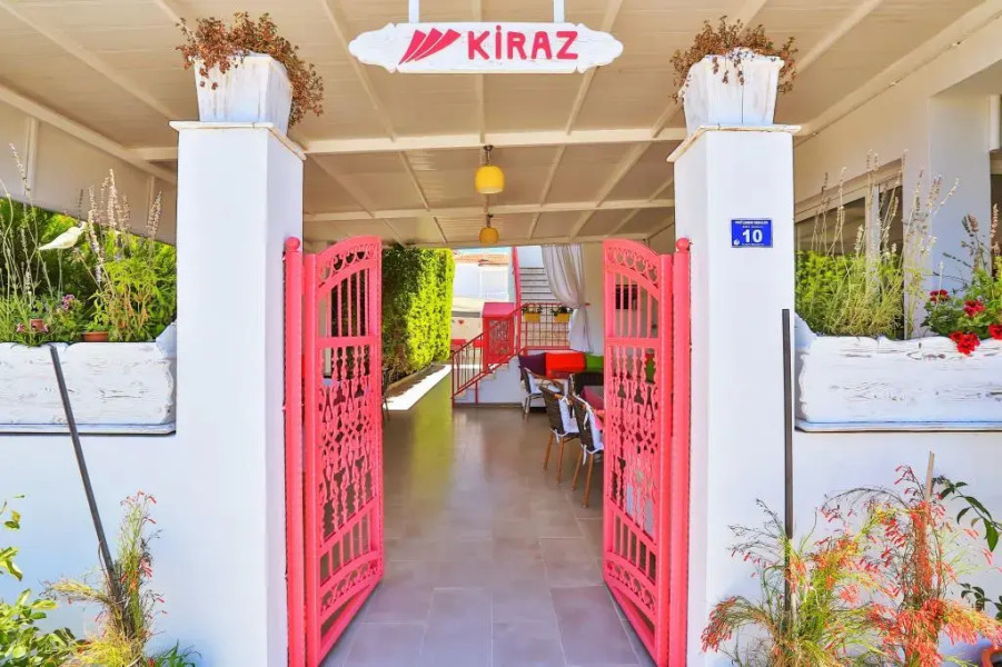 Kiraz Otel Alacati
