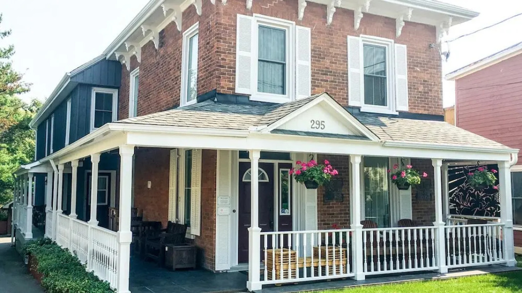 Nap N Nosh Bed and Breakfast