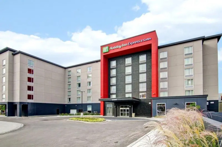 Holiday Inn Express & Suites Oshawa Downtown