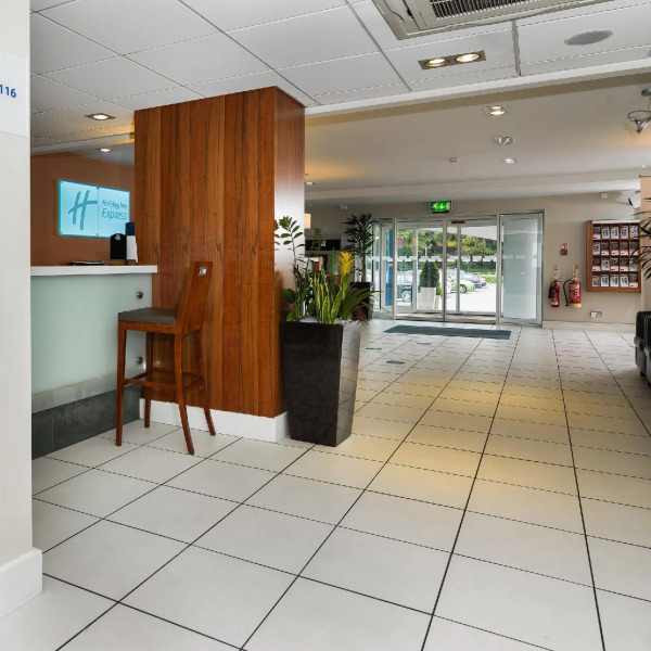 Holiday Inn Express London Gatwick - Crawley by IHG