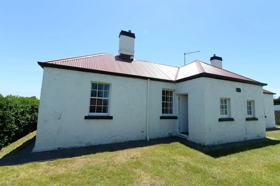 Low Head Pilot Station