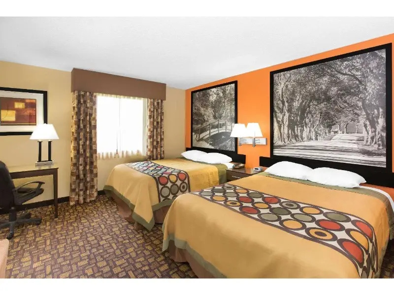 Super 8 Clive/w Desmoines