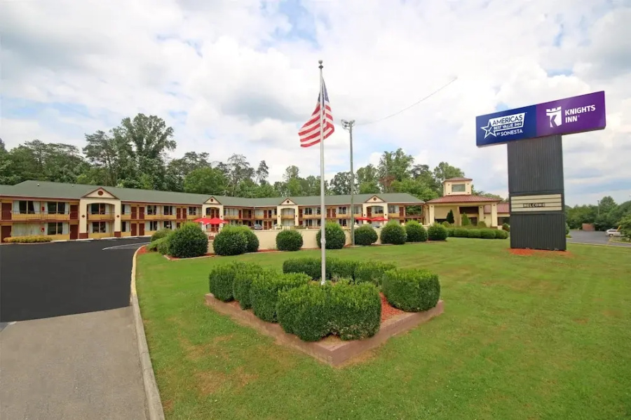 Knights Inn Pilot Mountain