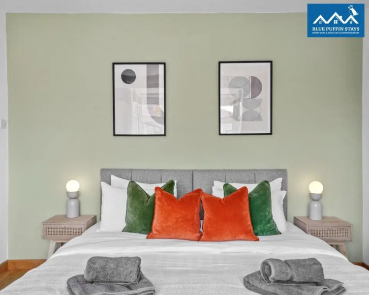 4 Bed Luxury Design House By Blue Puffin Stays with Hot tub, Foosball & Parking