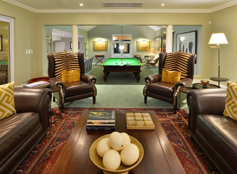 Founders Lodge by Mantis