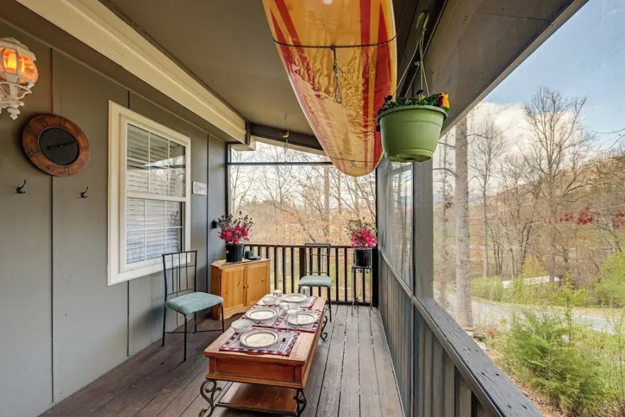 Whittier Vacation Rental Cabin: Pets Welcome!