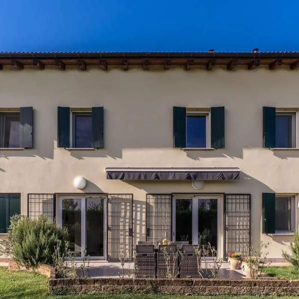 F Tale Country House