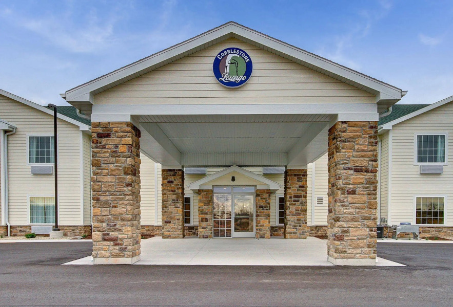Cobblestone Hotel & Suites – Pulaski/Green Bay
