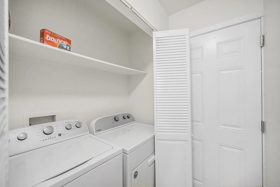 Saratoga A Bright Modern Pool Home in Vegas