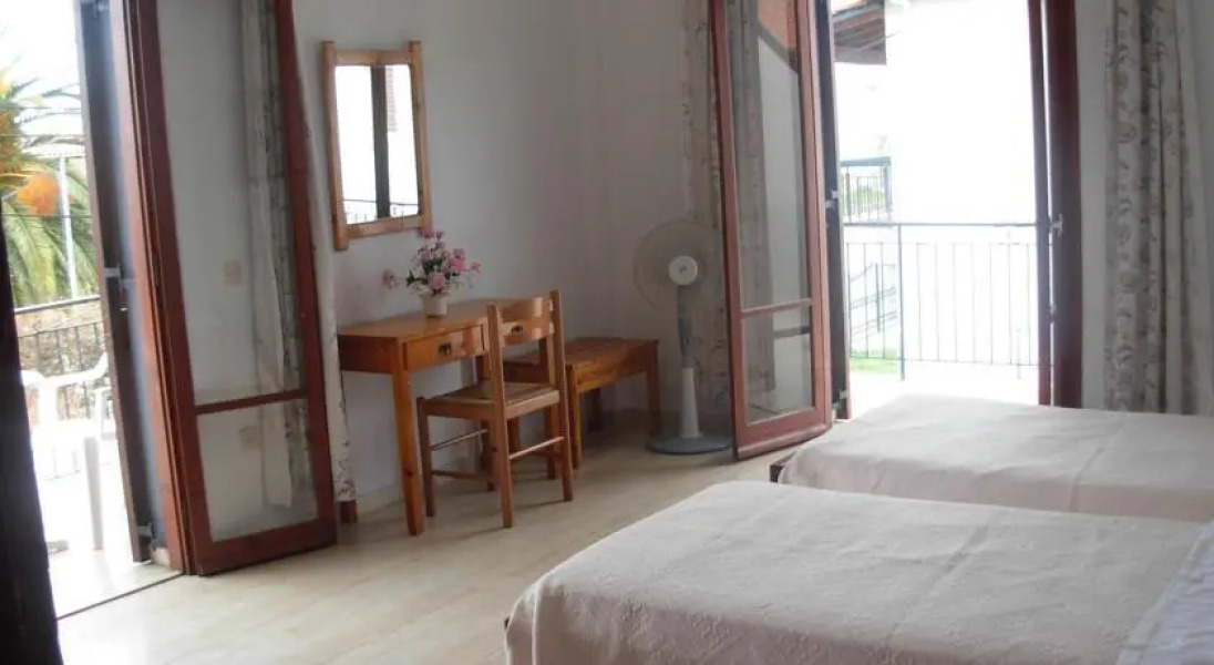 Harrys Bar & Apartments 2