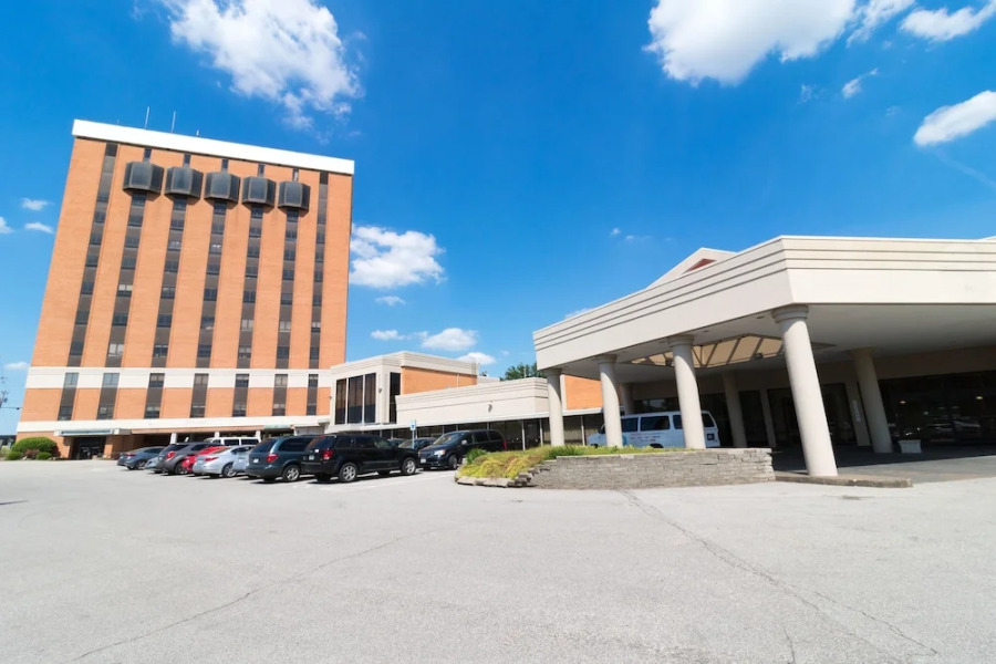 Best Western - Airport Plaza Inn