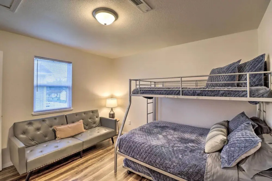 Pet-friendly West Plains Pad < 1 Mi to Dtwn!