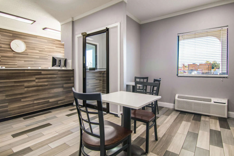 Super 8 by Wyndham Perry National Fairground Area I-75