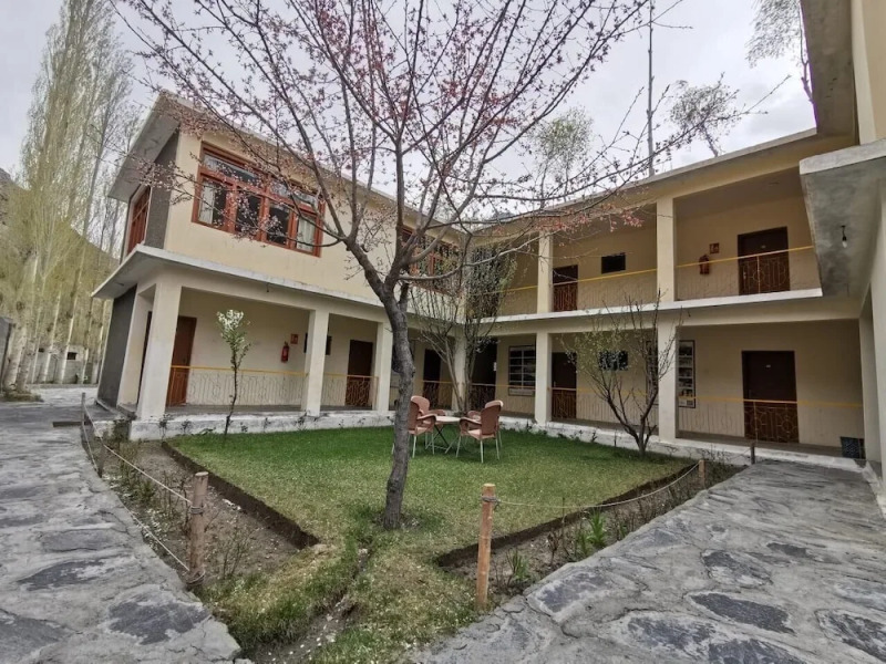 Gulmit Continental Hotel Hunza Valley
