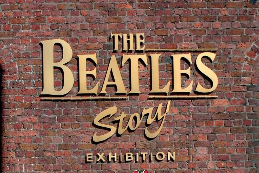 Large Apartment With Balcony Free Parking & Fast Wifi