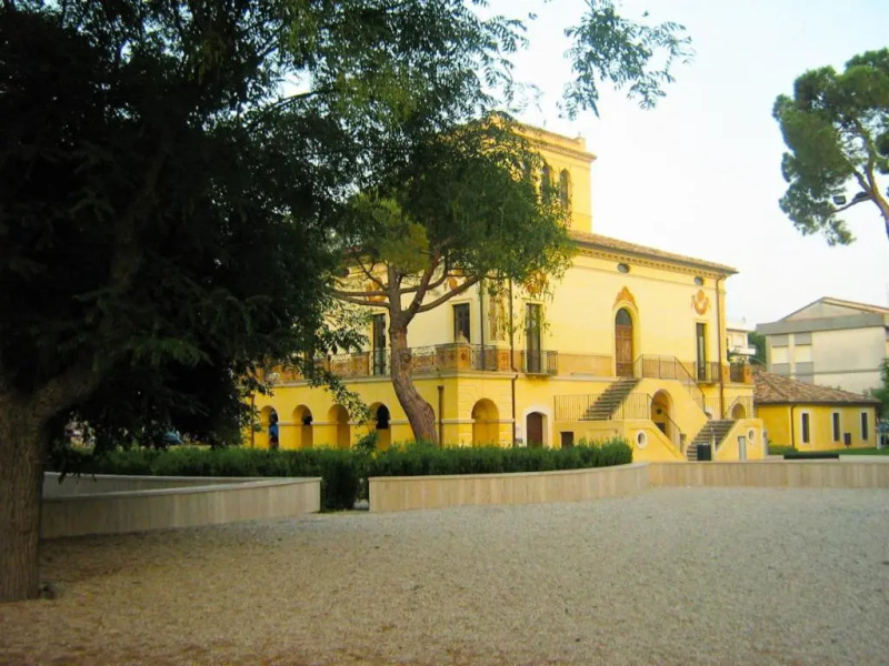 Ficus 2 Pineto Vacanza