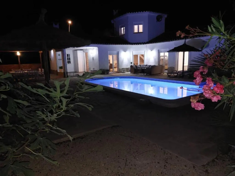 Villa Voor 8 Personen Met Zwembad