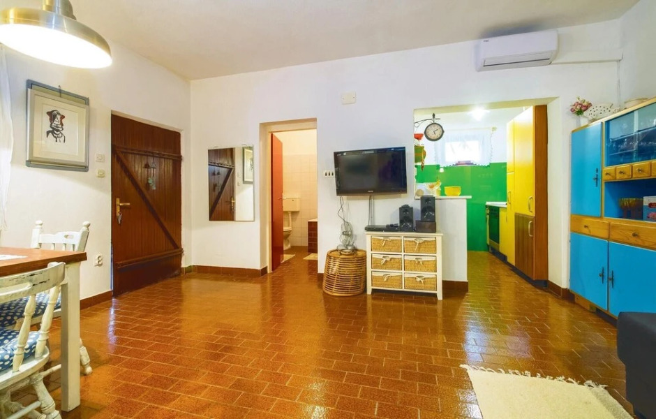 Awesome Home in Zrnovnica With 2 Bedrooms, Wifi and Outdoor Swimming Pool