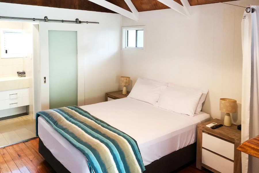 Magnums Airlie Beach