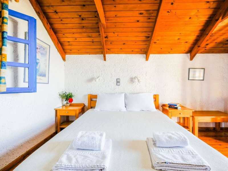 Aesthetic Holiday Home in Palaiochora near Sea Beach