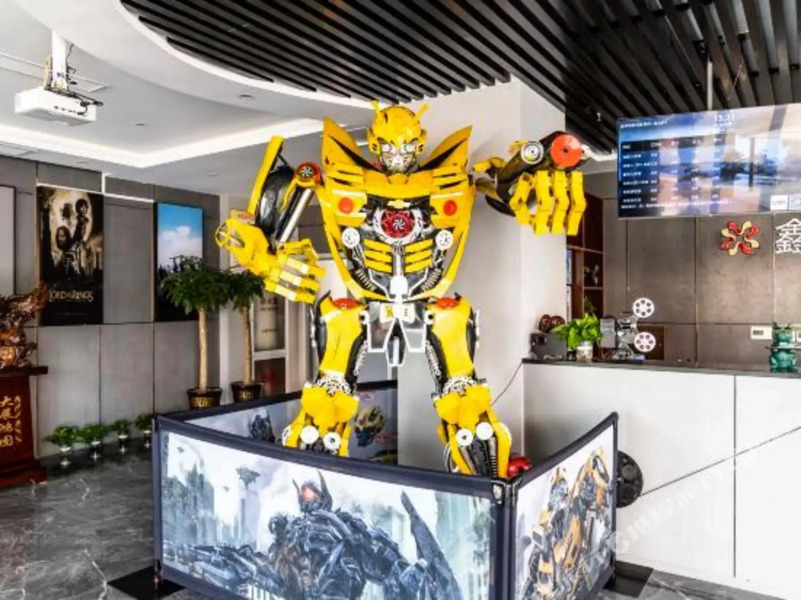 Qianshan Xinan Film Light Luxury Hotel