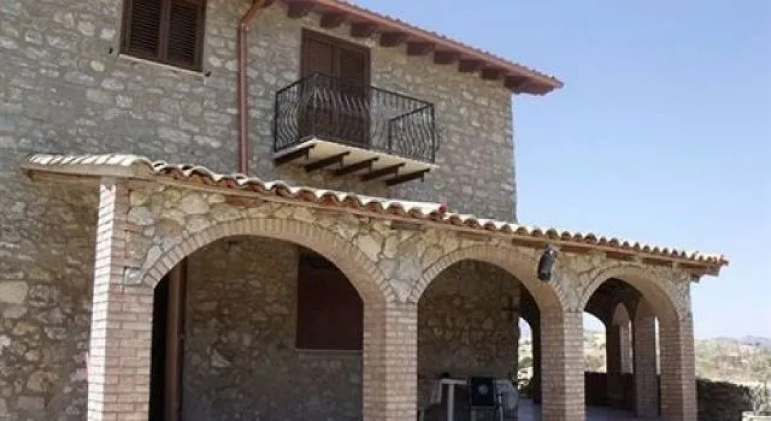 Sicilian White Horse Bed & Breakfast Sicily