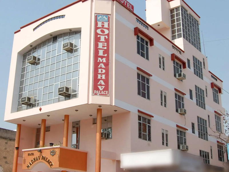Hotel Madhav Palace