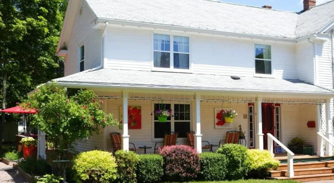 Warm House Retreat Bed and Breakfast