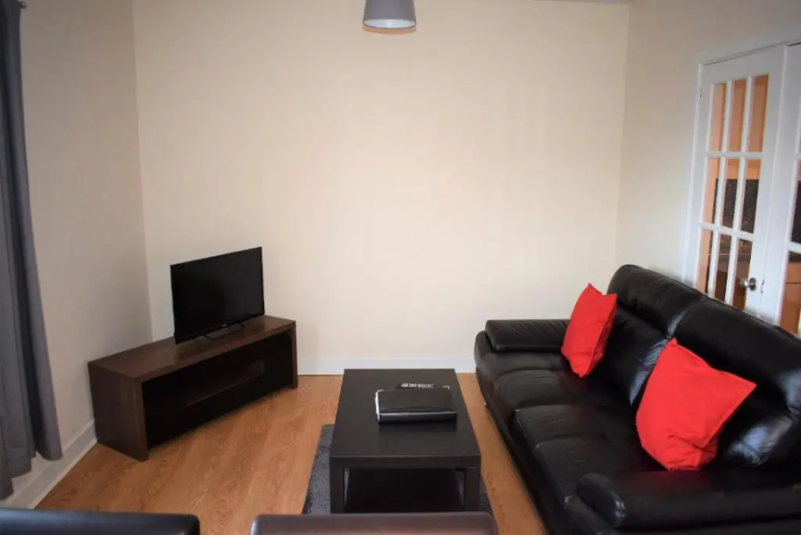 Kelpies Serviced Apartments Callum- 3 Bedrooms- Sleeps 6