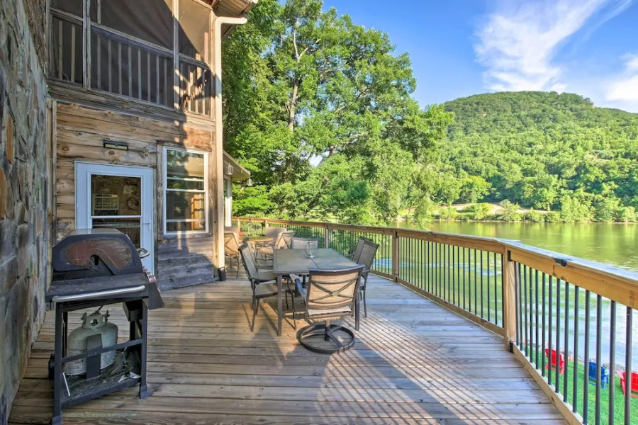 Tenn River Cabin w/ Hot Tub - 10 Mi to Chattanooga