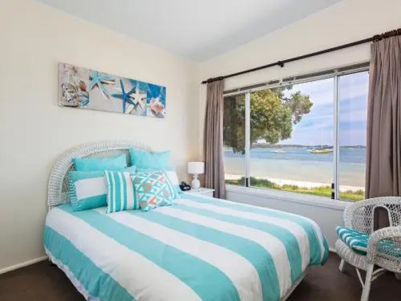 Casa Martins', 219 Foreshore Drive - Absolute Waterfront House