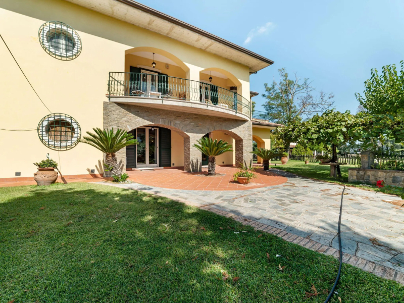 Restful Villa in Albanella with Swimming Pool
