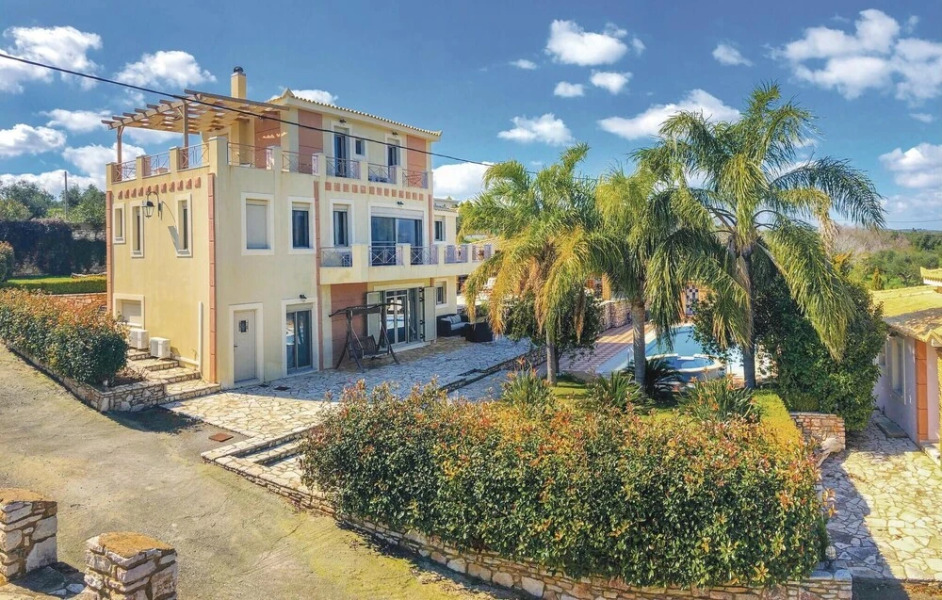 Nice Home in Koroni with Hot Tub, WiFi, Outdoor Swimming Pool