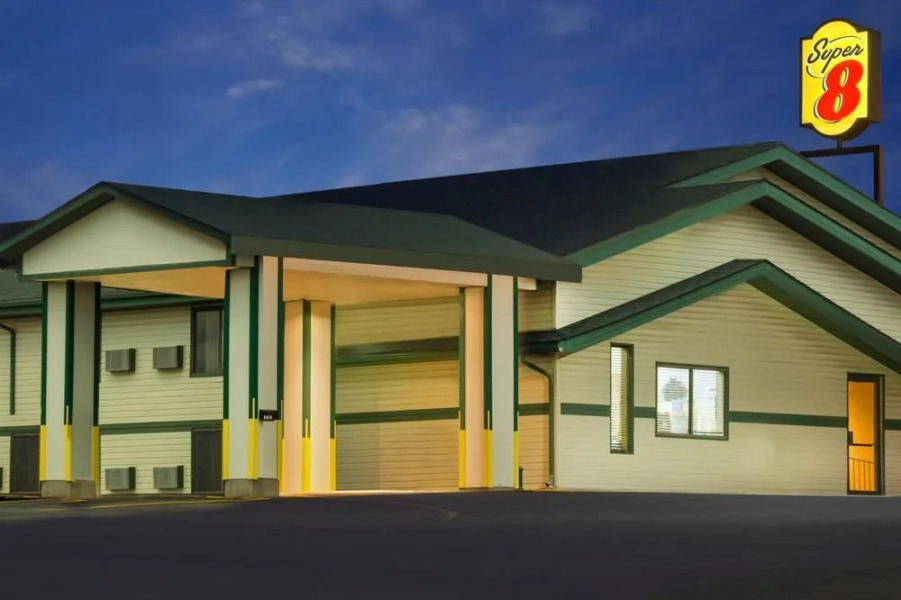 Super 8 Carroll