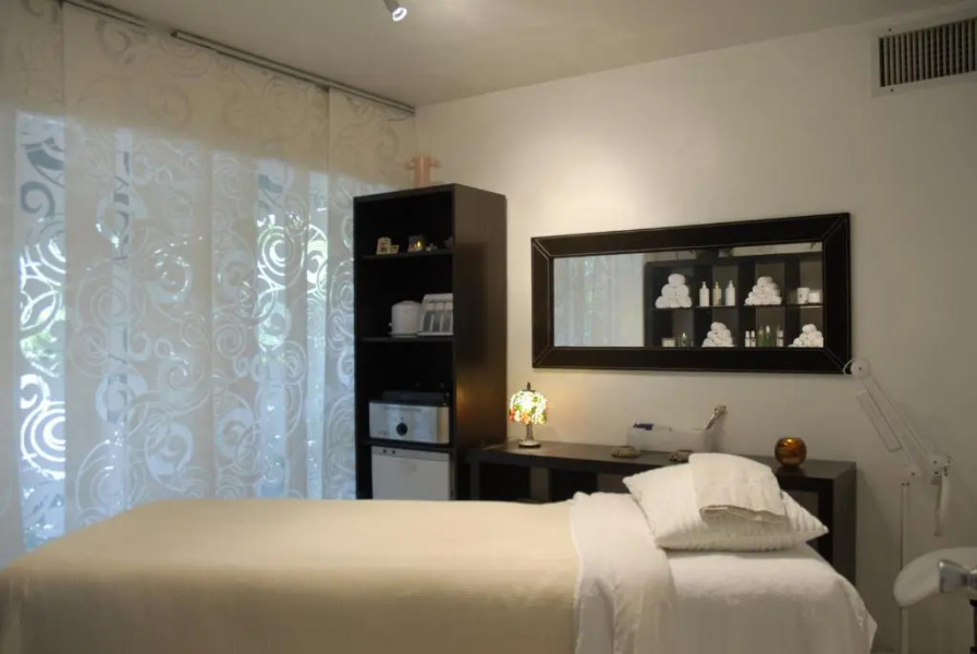 The Cabanas Guesthouse & Spa 