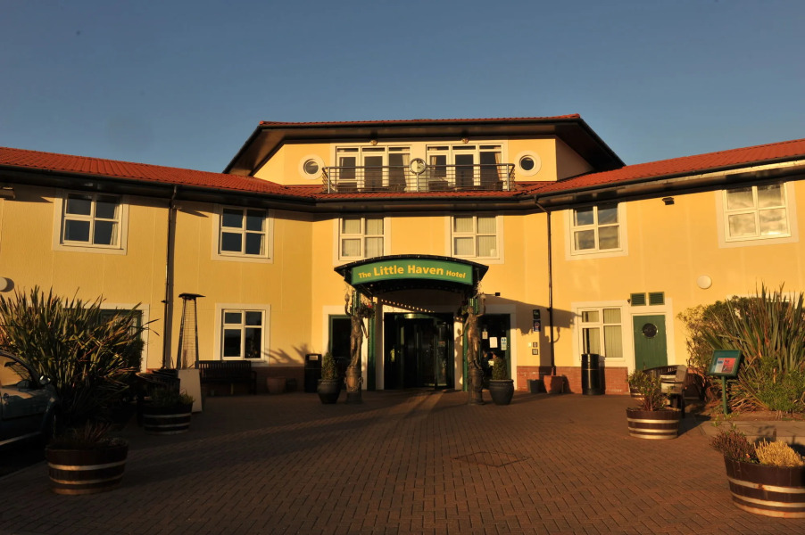 Little Haven Hotel On The Beach