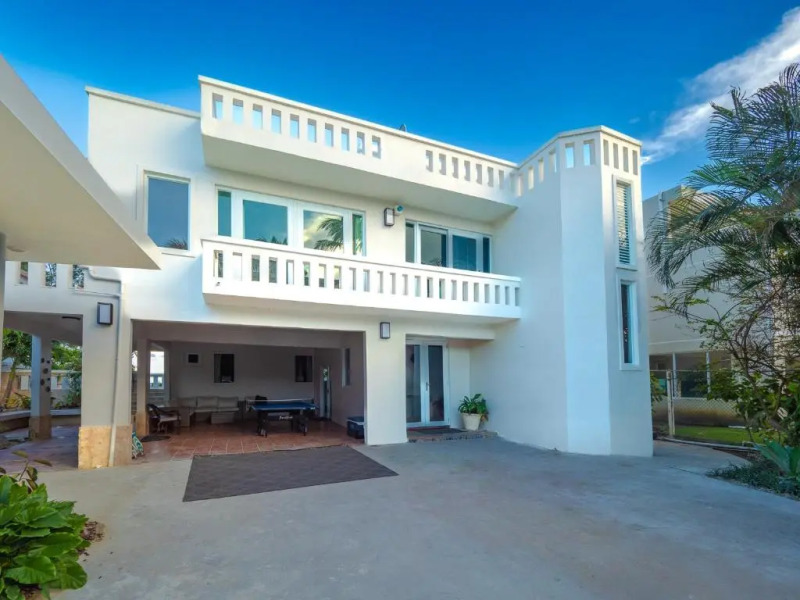 Newly Renovated 8 Bedroom Ocean Front Villa with Pool